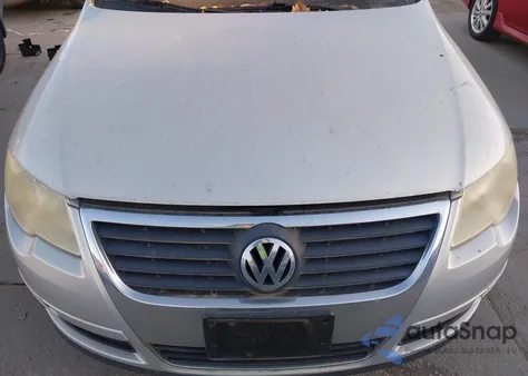 2009 Volkswagen Passat Komfort z USA, uszkodzony, nr VIN WVWXK93C79E046993